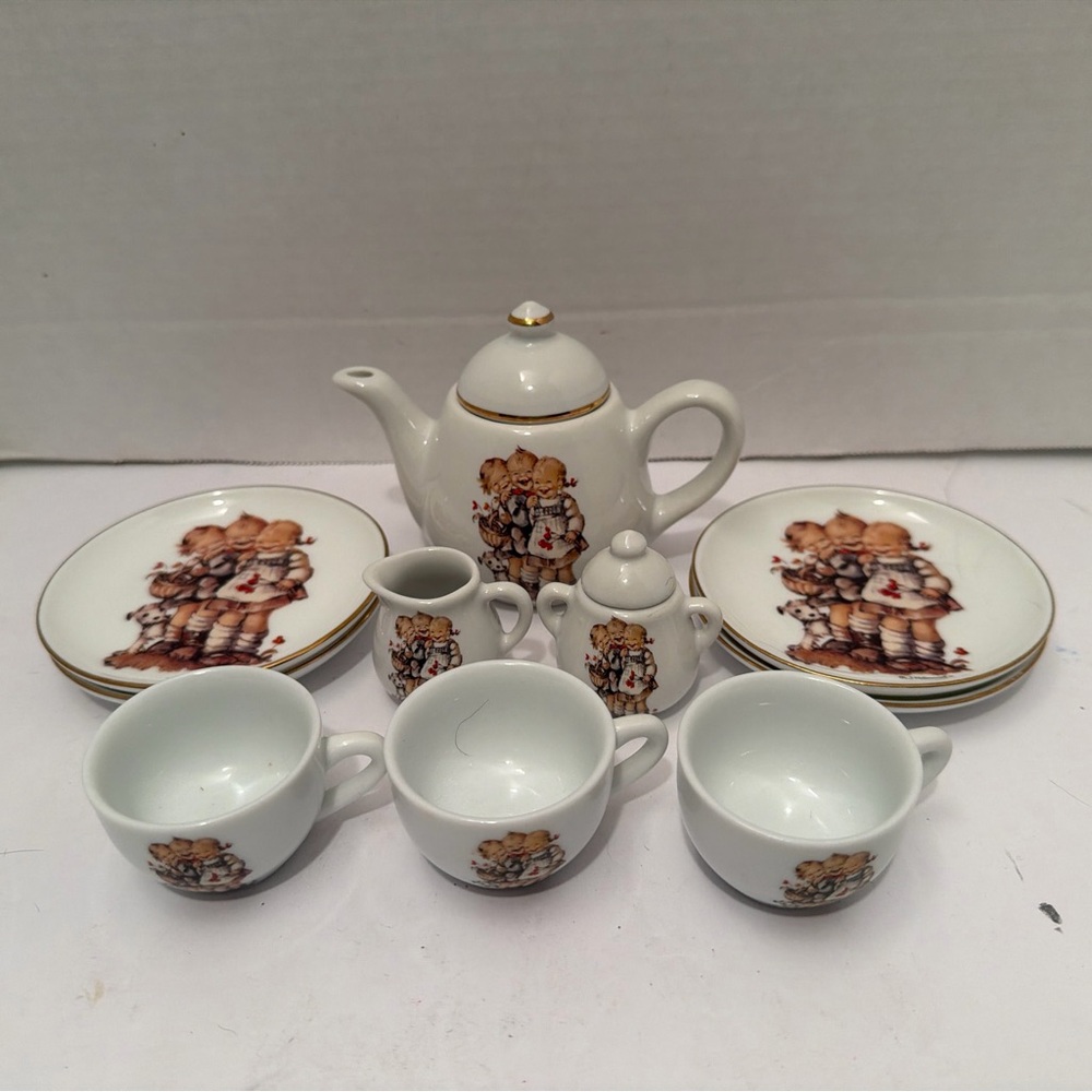 3cups, 4 dessert plates, teapot, creamer & sugar.